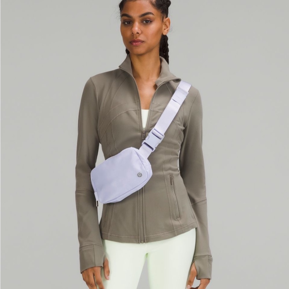 LULULEMON PASTEL BLUE EVERYWHERE BELT BAG - Picture 3 of 7
